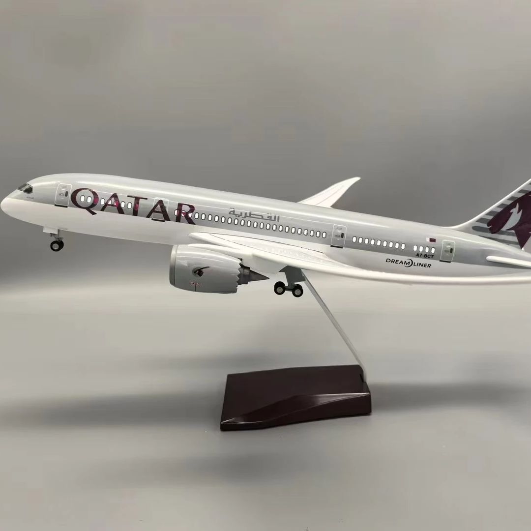 Kids Toys Qatar - Escala 1:130 43cm 787 Jet Qatar